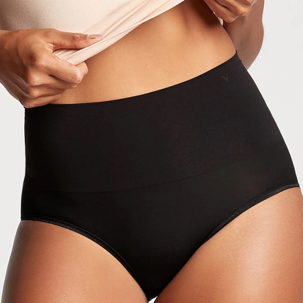 (2) Yummie Seamless Smoothing Brief